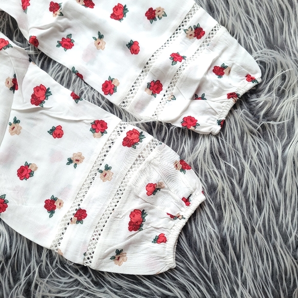 🍒NWT🍒 HOLLISTER FLORAL PRINT TOP - Picture 2 of 12